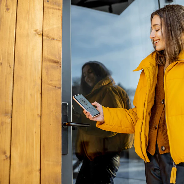 Die BUrg Wächter App Lösung ermöglicht Ihnen zudem die einfache Verwaltung und zeitlich begrenzte Zutrittsrechte, was besonders bei Besuchern oder Handwerkern für mehr Kontrolle sorgt.