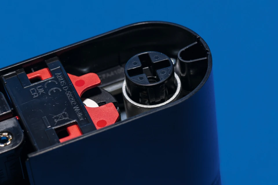 Der LOXERIS One ist mit der bewährten ABUS SmartX™-Technologie ausgestattet, die eine hochsichere Bluetooth®-Kommunikation mittels AES-128-Bit-Verschlüsselung gewährleistet. 