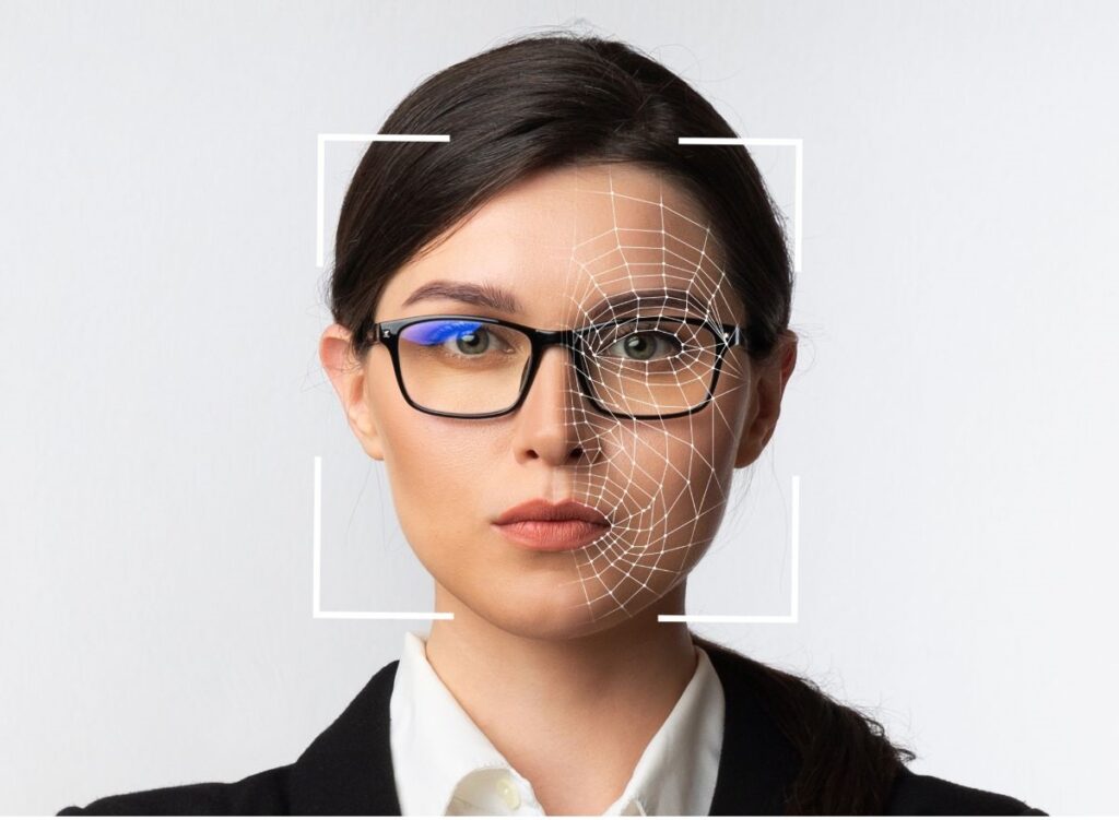 Gesichtserkennung: Mit Kameras wird erkannt, ob das Gesicht zu einer berechtigten Person gehört – und das ohne Berührung