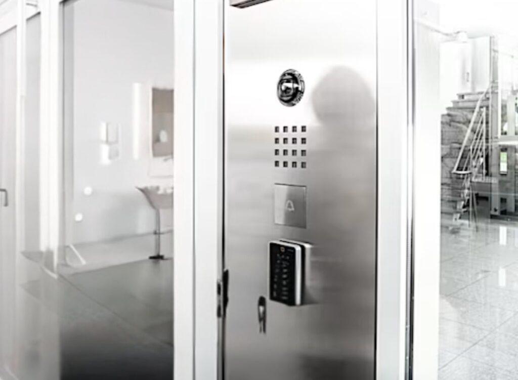 MultifaktorAuthentifizierung (MFA)
Mit Kameras wird erkannt, ob das Gesicht zu einer berechtigten Person gehört – und das ohne Berührung